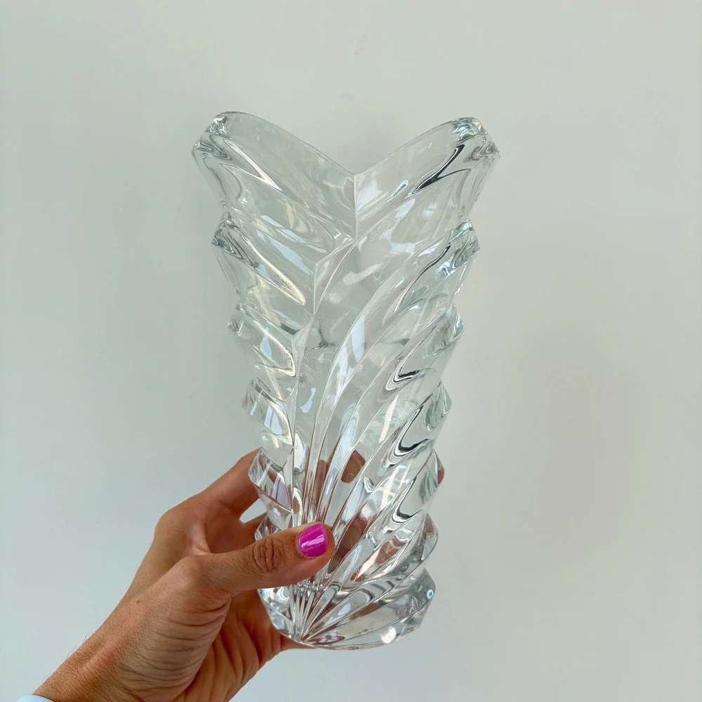 Mikasa Wyndham Crystal Vase 9 Inch Ribbed Spiral Design Clear Japan WX136/915